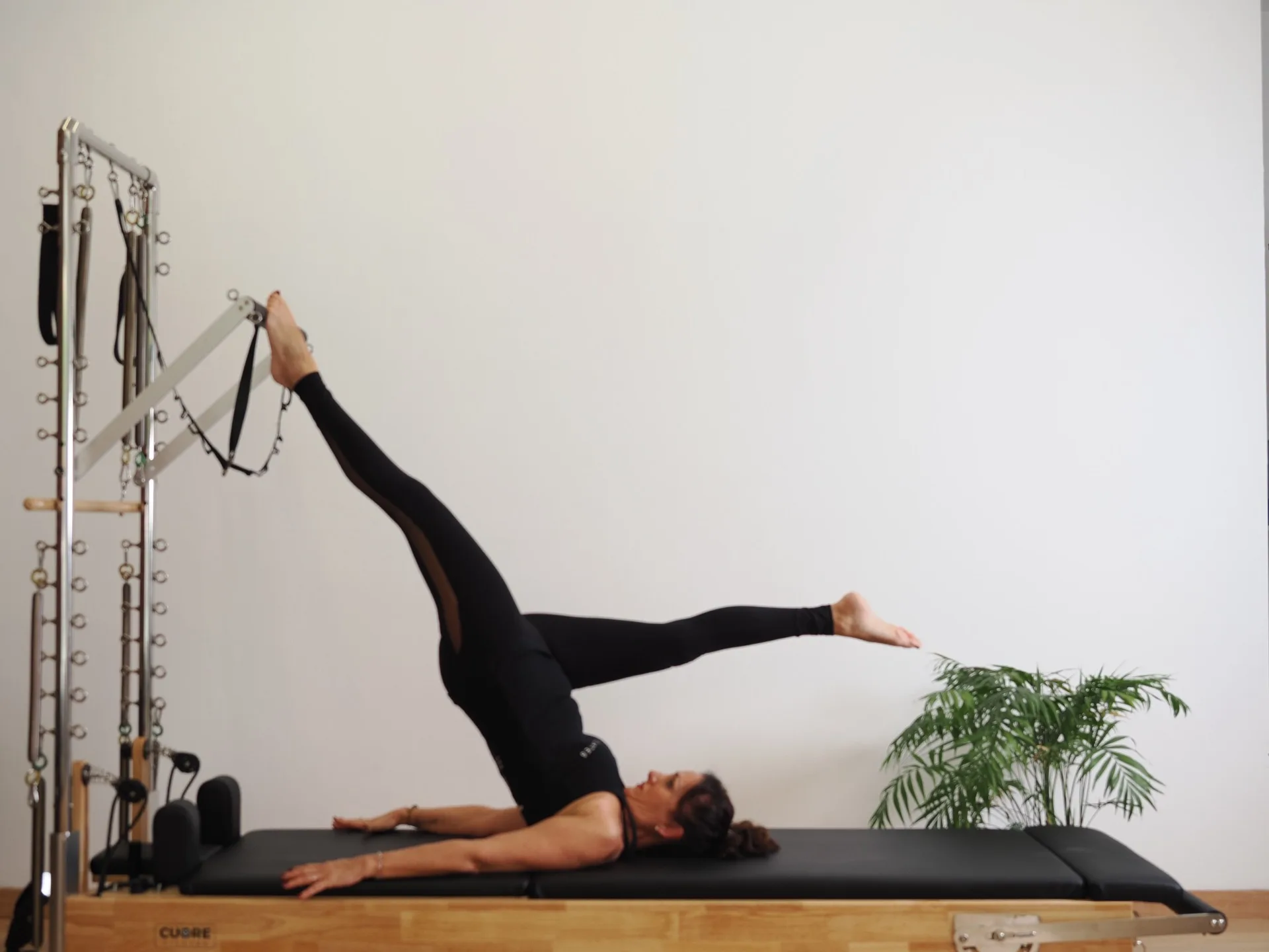 Pilates en Torre con muelles y correas — Estudio Virginia González, Sevilla Este